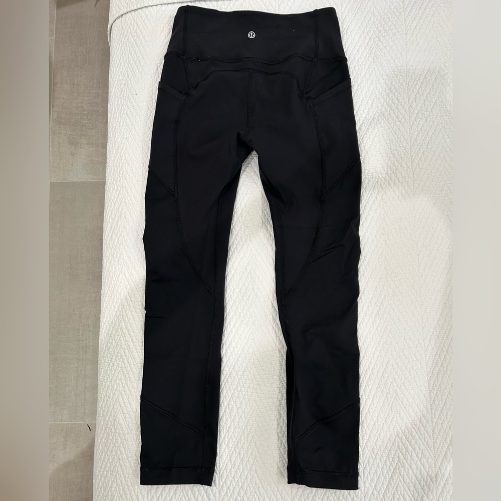 Lululemon size 4 cropped leggings